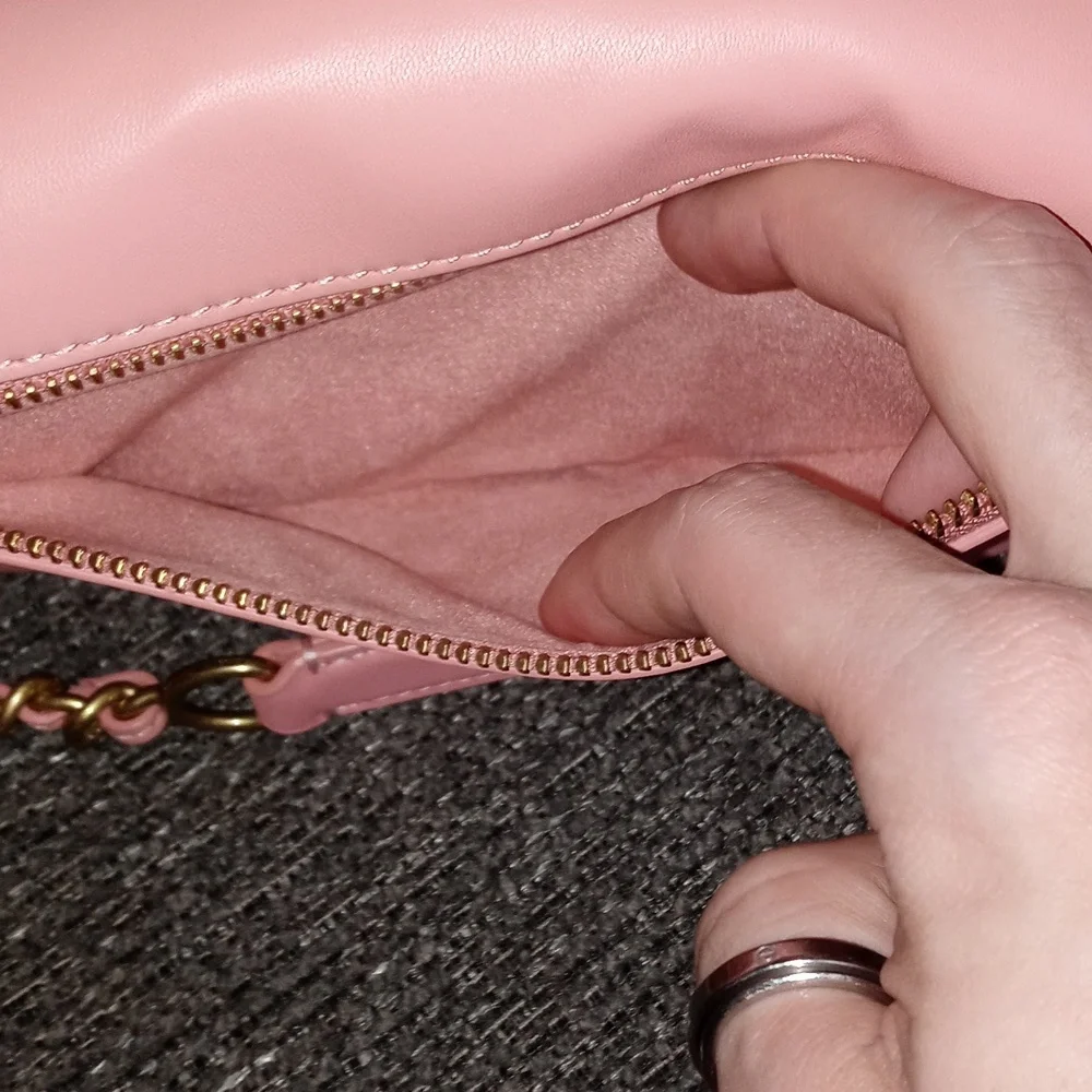 🆕️ 💗HTF Coach💗 - Quilted Chain Belt Bag